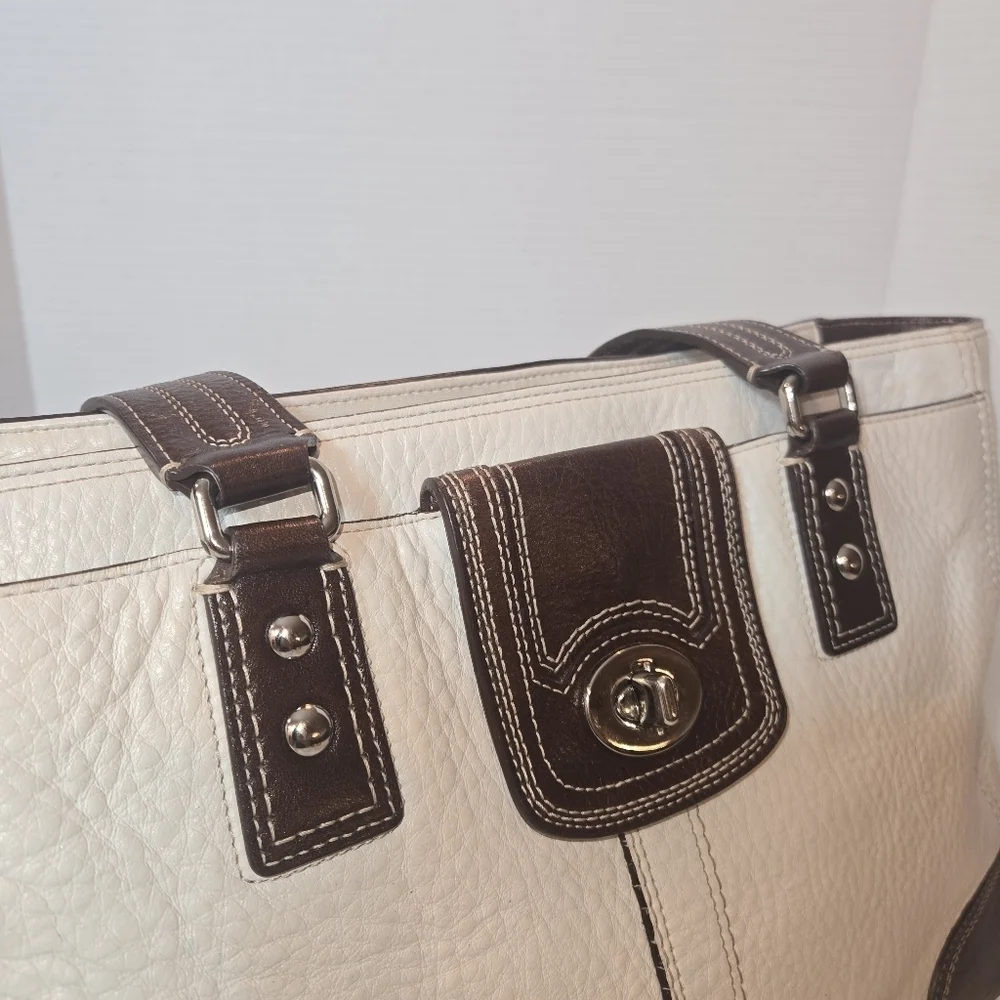 Coach Hamptom Pebbled Leather Turn Lock Sachel Tote Bag Brown Cream Medium 13960 - Picture 8 of 14